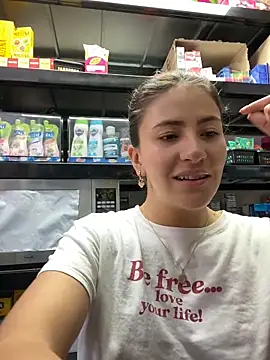 Andrea18 blonde online show from May 17, 2026, 3:34 pm