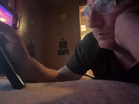 ClimbedCaelum online show from April 13, 2026, 11:42 pm