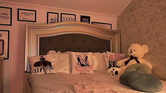 Snapshot of Amber_Luna chatting on November 21, 2025, 12:26 pm Amber Luna online show from November 21, 2025, 12:26 pm