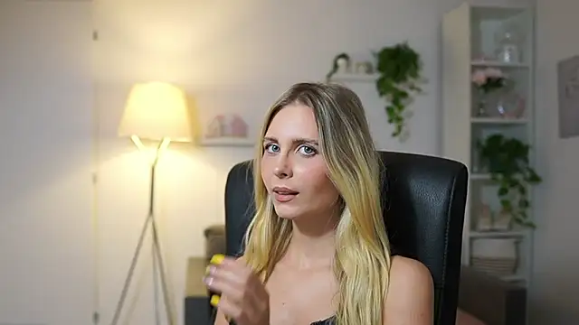 catecrago  online show from September 16, 2025, 1:56 pm