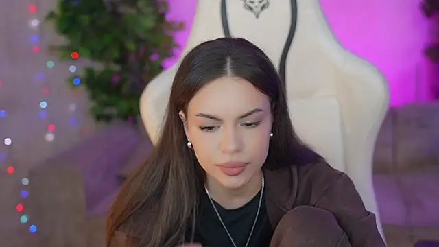 Milana angell online show from March 21, 2025, 8:17 am