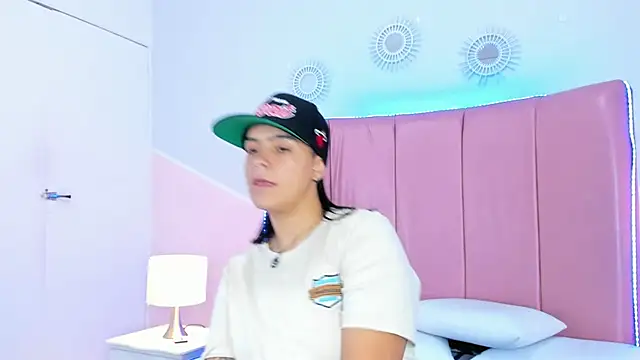 Liiam smith  online show from November 13, 2025, 1:15 pm