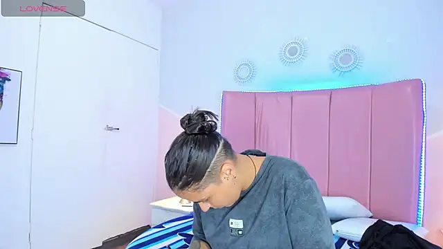 Liiam smith  online show from November 16, 2025, 12:54 pm