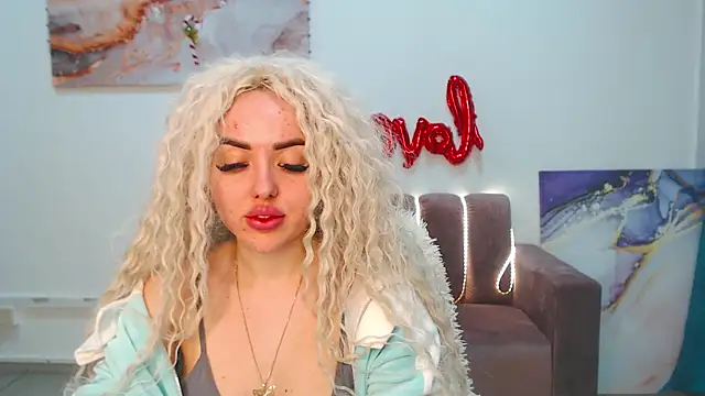 Snapshot of MissisCaty chatting on February 13, 2025, 10:43 pm MissisCaty online show from February 13, 2025, 10:43 pm