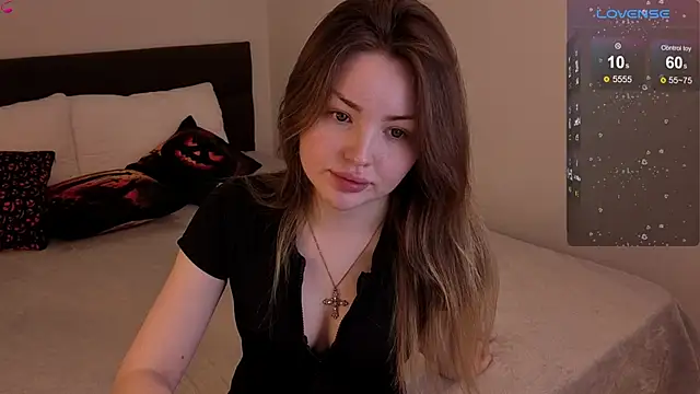 Lora Rosee online show from December 3, 2025, 1:32 pm