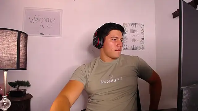 JamesCr  online show from October 8, 2025, 2:46 am