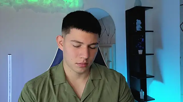 JamesCr  online show from June 2, 2026, 12:27 pm