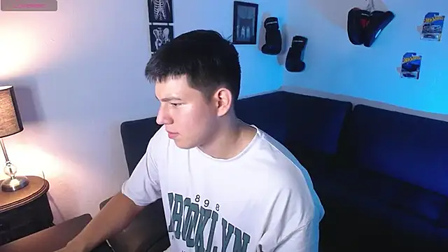 JamesCr  online show from March 1, 2026, 1:05 am