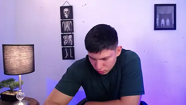 JamesCr  online show from November 5, 2025, 12:41 pm