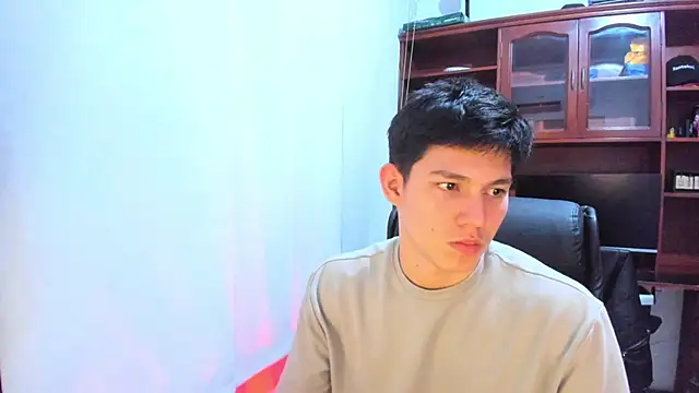 JamesCr  online show from February 5, 2025, 10:19 am