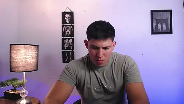 JamesCr  online show from November 5, 2025, 12:36 am