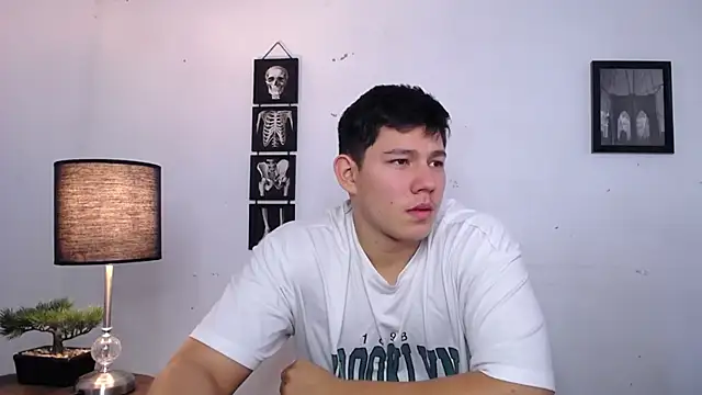 JamesCr  online show from November 20, 2025, 4:29 pm