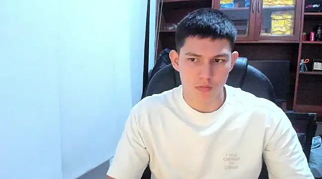 JamesCr  online show from February 22, 2025, 9:48 pm