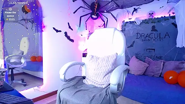 Alexaamoon  online show from November 2, 2025, 2:44 pm