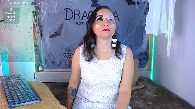 Alexaamoon  online show from October 19, 2025, 4:10 pm