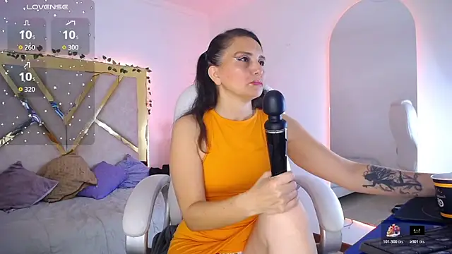 Alexaamoon  online show from November 17, 2025, 2:32 pm