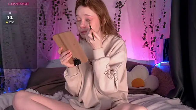 Kellybbface online show from November 13, 2025, 5:33 am