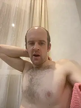 LynnAhNight online show from October 28, 2025, 3:07 am