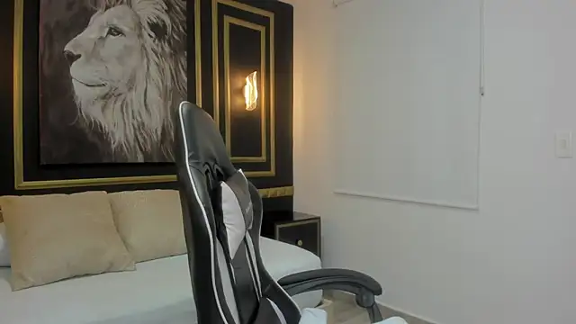 tiffanny doll  online show from March 12, 2026, 12:09 pm