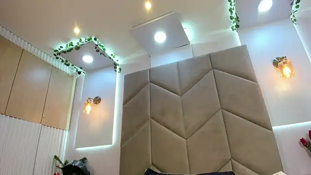 Snapshot of AzunaStar chatting on December 19, 2025, 9:39 pm AzunaStar online show from December 19, 2025, 9:39 pm