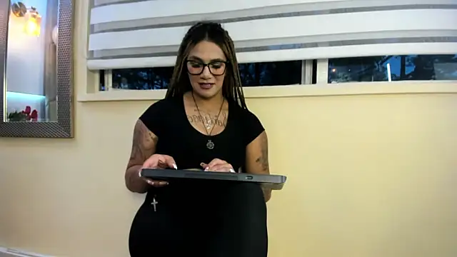 Snapshot of AzunaStar chatting on February 12, 2026, 11:15 pm AzunaStar online show from February 12, 2026, 11:15 pm