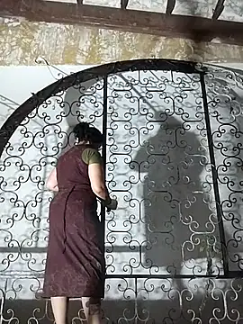 xomimuka online show from October 8, 2025, 2:13 am