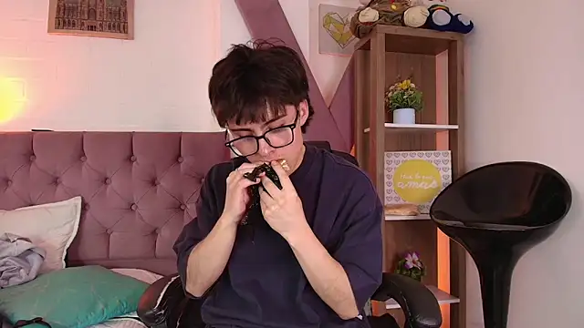 PepperTwink online show from February 7, 2026, 4:48 pm