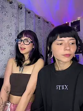 Snapshot of mavimist__ chatting on April 24, 2026, 12:34 am mavimist online show from April 24, 2026, 12:34 am