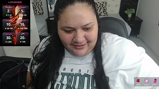 Aaliyah11 online show from November 14, 2025, 1:20 am