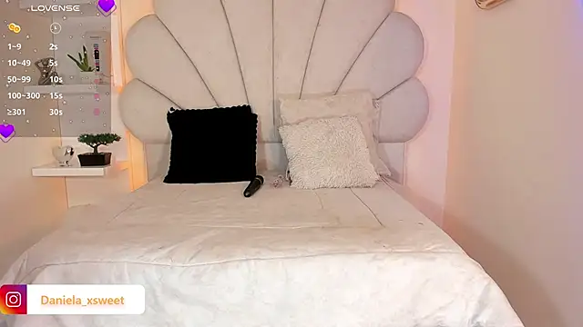 Snapshot of Danielaangelina chatting on October 10, 2025, 6:47 am Danielaangelina online show from October 10, 2025, 6:47 am