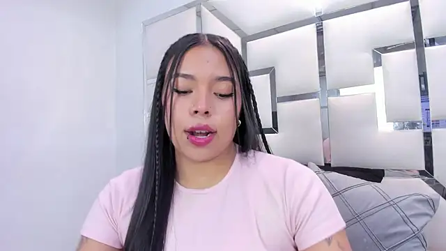 ZoeWan69 online show from February 3, 2026, 2:11 pm