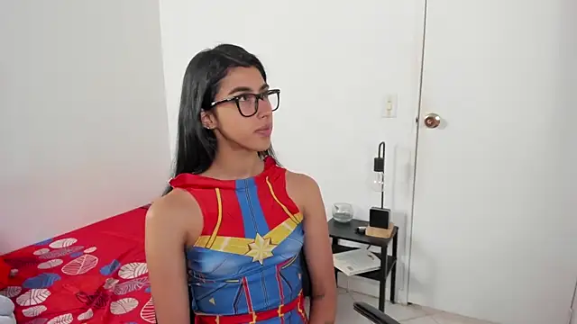 Snapshot of Mazikeen__18 chatting on May 28, 2026, 1:06 pm Mazikeen 18 online show from May 28, 2026, 1:06 pm