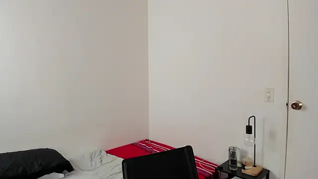 Snapshot of Mazikeen__18 chatting on February 17, 2026, 1:19 pm Mazikeen 18 online show from February 17, 2026, 1:19 pm