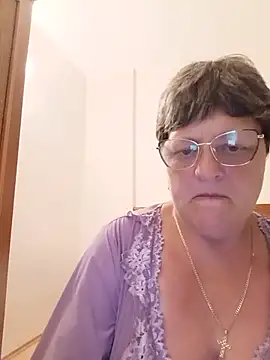 Snapshot of ElzaJewel chatting on June 24, 2026, 9:23 pm ElzaJewel online show from June 24, 2026, 9:23 pm