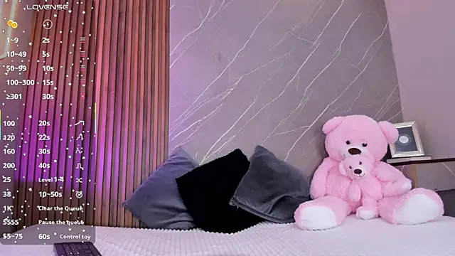 ariana jhonson1 online show from October 10, 2025, 12:39 pm