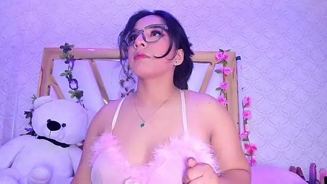 BeccaMathew online show from February 9, 2026, 2:31 am