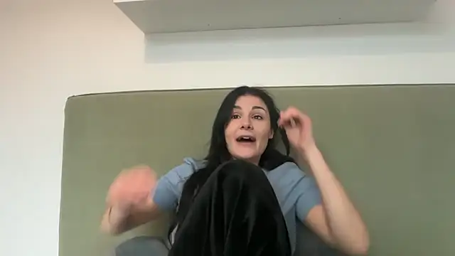 Petitecookie online show from March 9, 2026, 4:54 pm