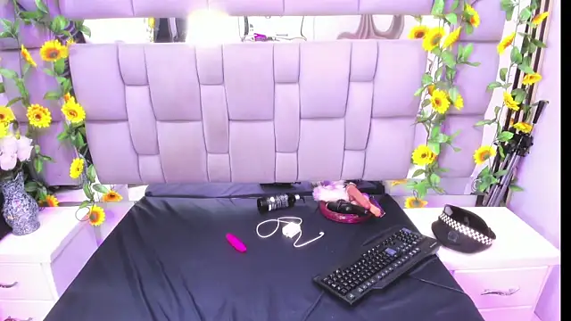 Fenix Lilith online show from February 15, 2026, 2:05 pm