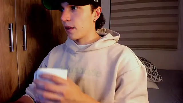 Snapshot of Mastrangelo_xxx chatting on February 3, 2026, 3:48 am Mastrangelo xxx online show from February 3, 2026, 3:48 am