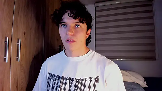 Snapshot of Mastrangelo_xxx chatting on March 4, 2026, 4:09 am Mastrangelo xxx online show from March 4, 2026, 4:09 am