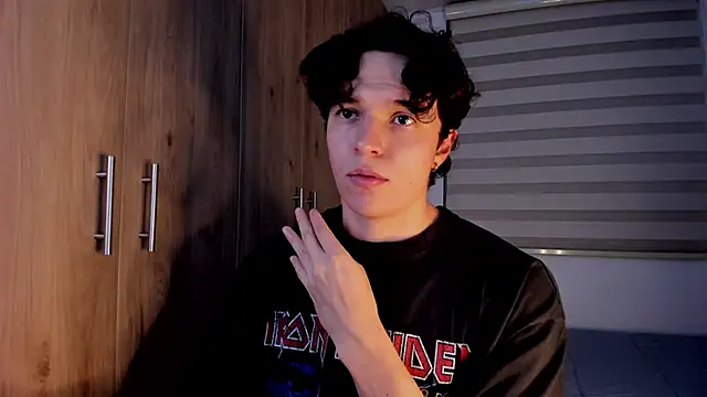 Snapshot of Mastrangelo_xxx chatting on March 1, 2026, 1:27 am Mastrangelo xxx online show from March 1, 2026, 1:27 am