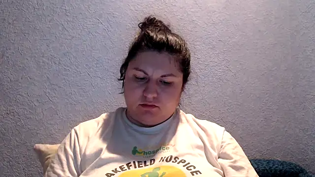 Snapshot of KiraSwee chatting on November 16, 2025, 7:29 pm KiraSwee online show from November 16, 2025, 7:29 pm