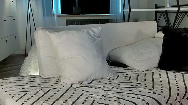 Snapshot of emiljanna chatting on October 17, 2025, 9:56 am emiljanna online show from October 17, 2025, 9:56 am