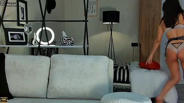 emiljanna online show from March 5, 2025, 8:21 am