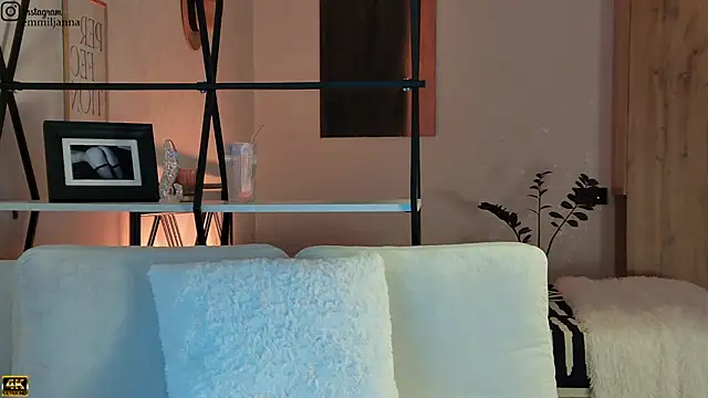 emiljanna online show from December 5, 2025, 5:17 am