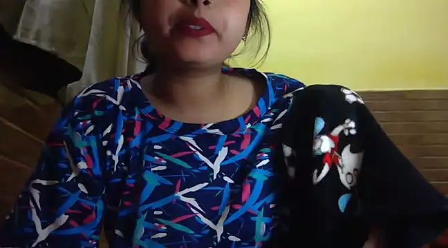 Queen Couple online show from February 17, 2025, 5:34 pm
