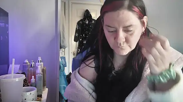 AureliaXOX online show from December 14, 2025, 11:49 am