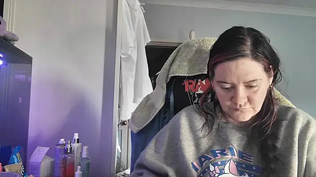 AureliaXOX online show from January 14, 2026, 1:04 pm