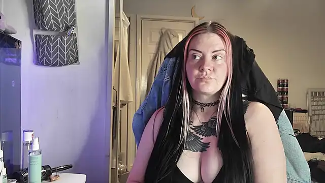 AureliaXOX online show from July 5, 2026, 10:22 am