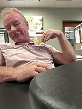 Snapshot of hintly chatting on February 6, 2026, 9:22 pm hintly online show from February 6, 2026, 9:22 pm